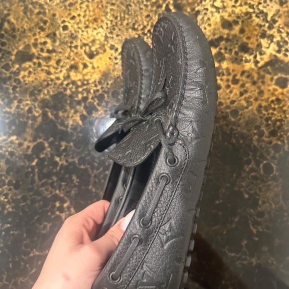 Louis Vuitton - Picture 3 of 4